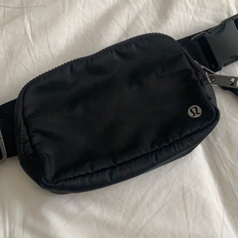 lululemon belt bag